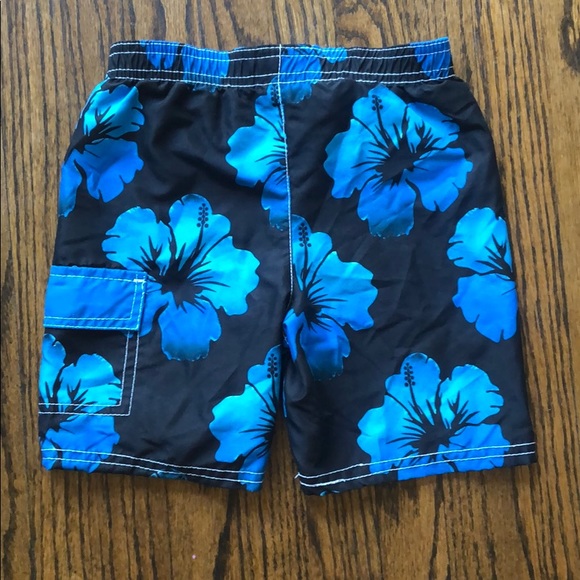 Swim shorts - Picture 2 of 3